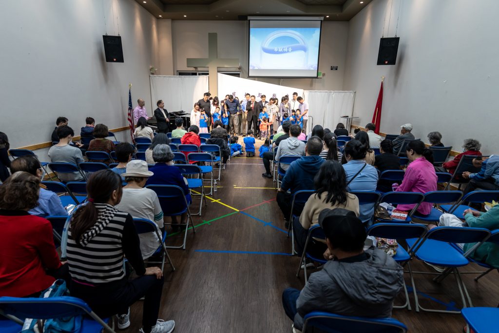 2024年母亲节的5月12日，基督六家举办了孩童奉献礼。